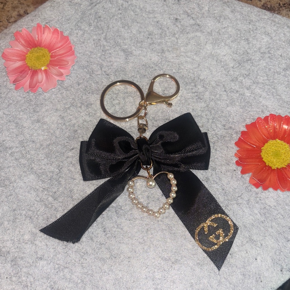 Keychain or Purse Charm with Pearl Heart Charm with the Initials GG - Picture 1 of 1
